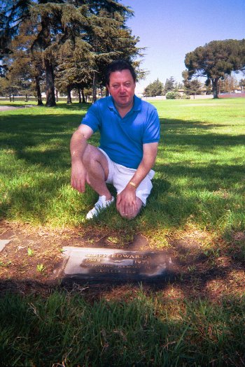 Photo-Cliff Edwards Grave - David.jpg (67567 bytes)